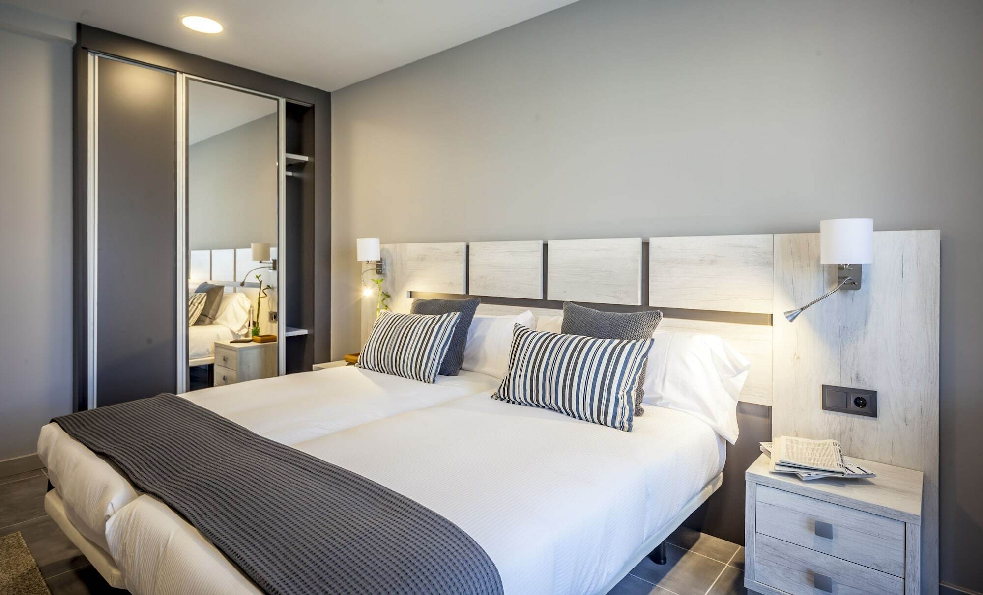 Apartahotel 5Dos5 Οβιέδο Εξωτερικό φωτογραφία