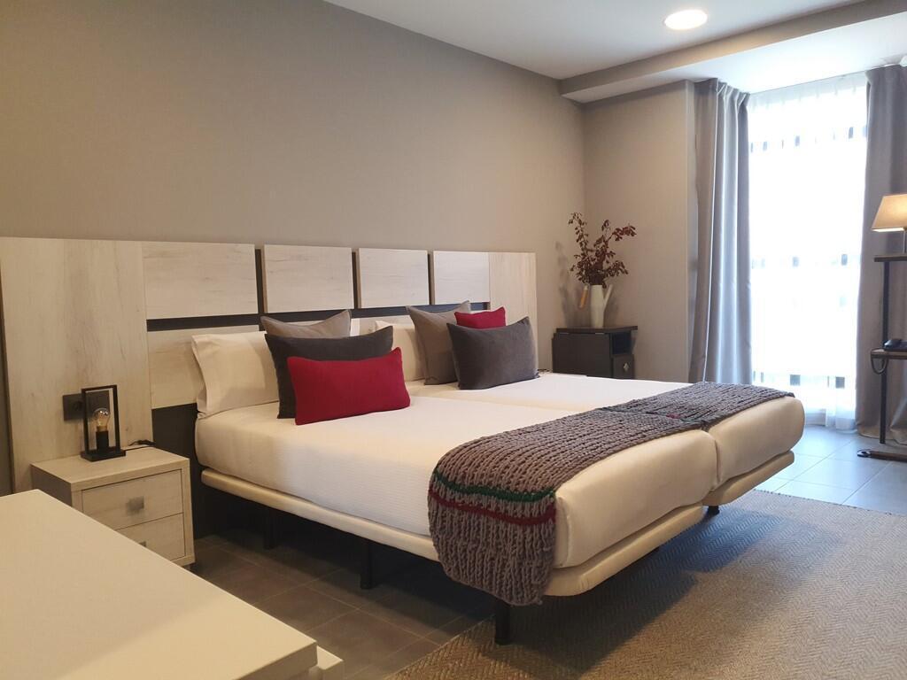 Apartahotel 5Dos5 Οβιέδο Εξωτερικό φωτογραφία