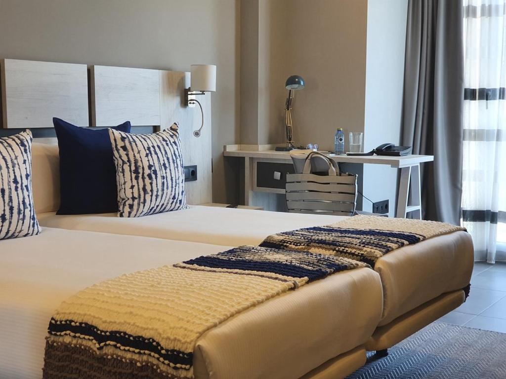 Apartahotel 5Dos5 Οβιέδο Εξωτερικό φωτογραφία
